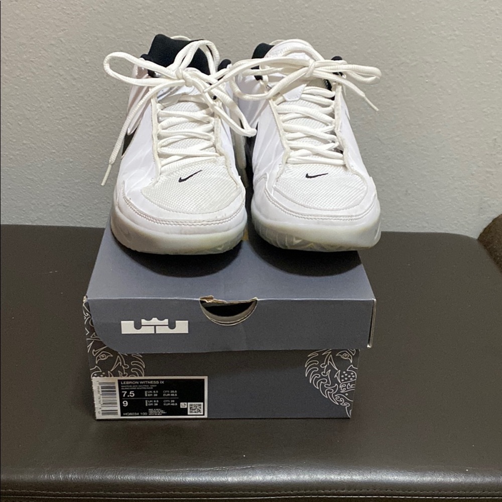 Nike LeBron Witness 9 White and Black Men's Sneakers size 7.5 Men’s, 9 Woman’s